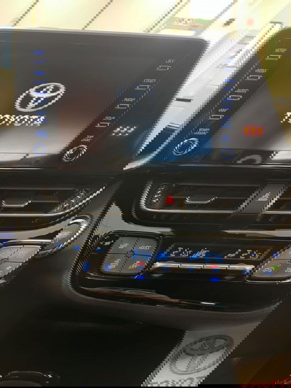 Toyota Toyota C-HR usata a Prato (11)