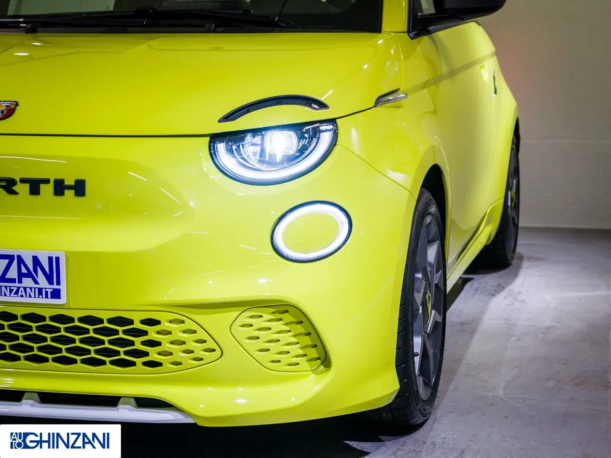 Abarth 500e Cabrio nuova a Bergamo (16)