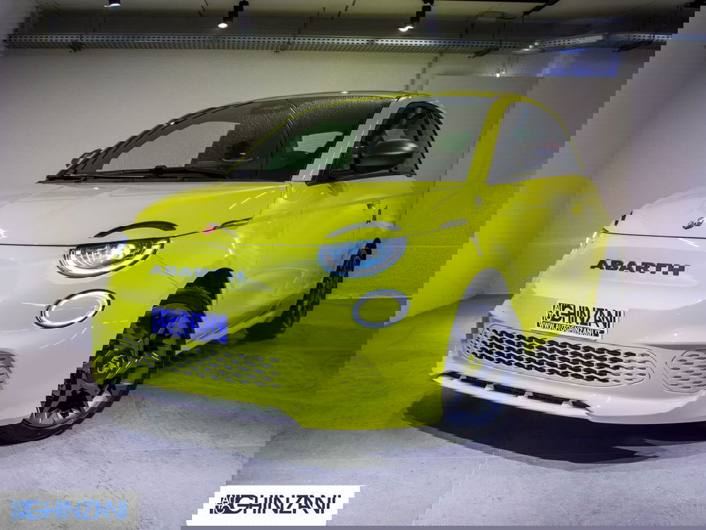 Abarth 500e Cabrio nuova a Bergamo (2)