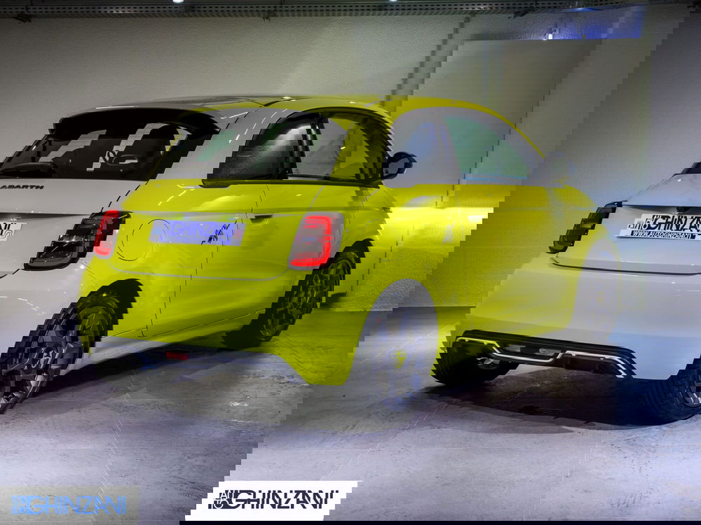 Abarth 500e Cabrio nuova a Bergamo (6)