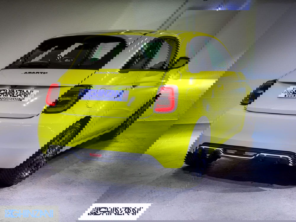 Abarth 500e Cabrio nuova a Bergamo (7)