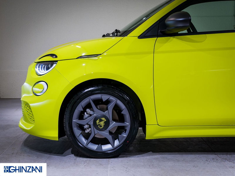 Abarth 500e Cabrio nuova a Bergamo (8)
