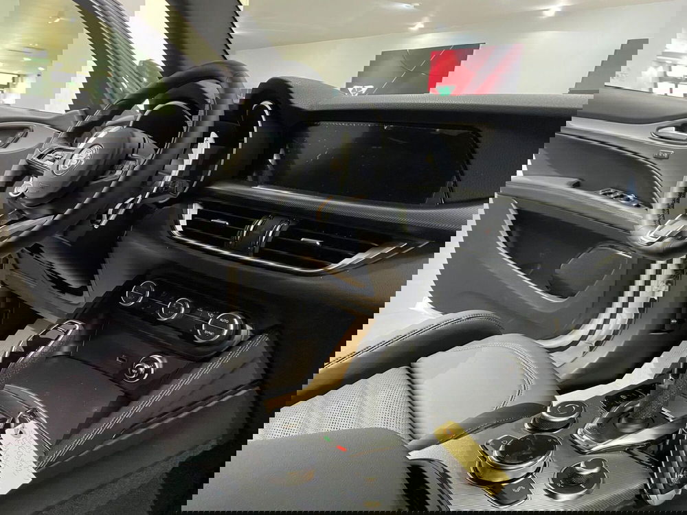 Alfa Romeo Stelvio nuova a Reggio Emilia (11)