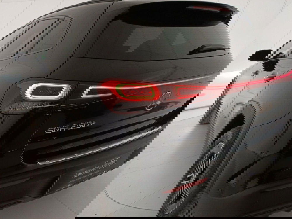 Mercedes-Benz EQA usata a Bari (12)