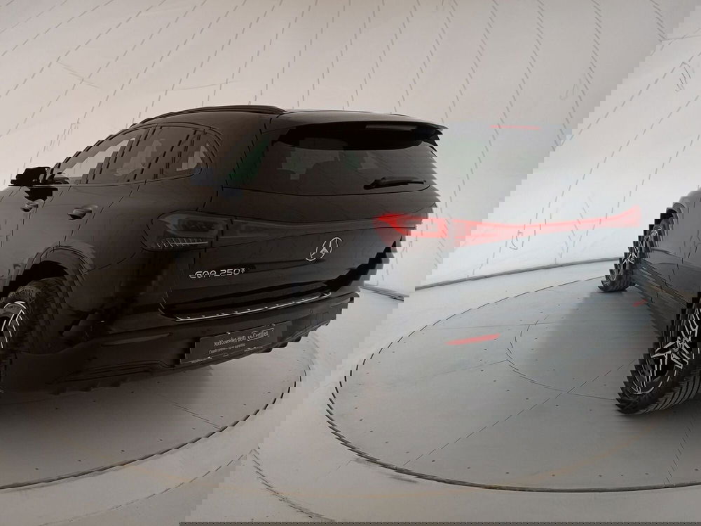 Mercedes-Benz EQA usata a Bari (4)