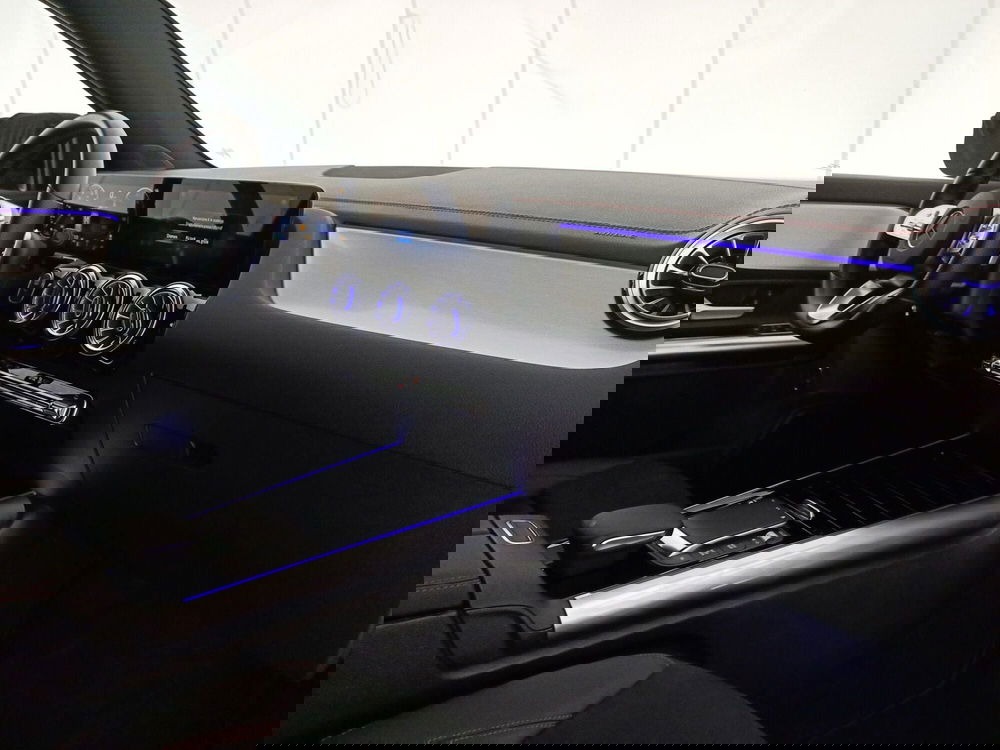 Mercedes-Benz EQA usata a Bari (7)