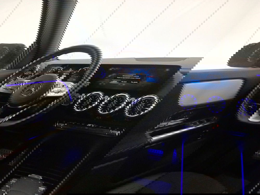 Mercedes-Benz EQA usata a Bari (9)