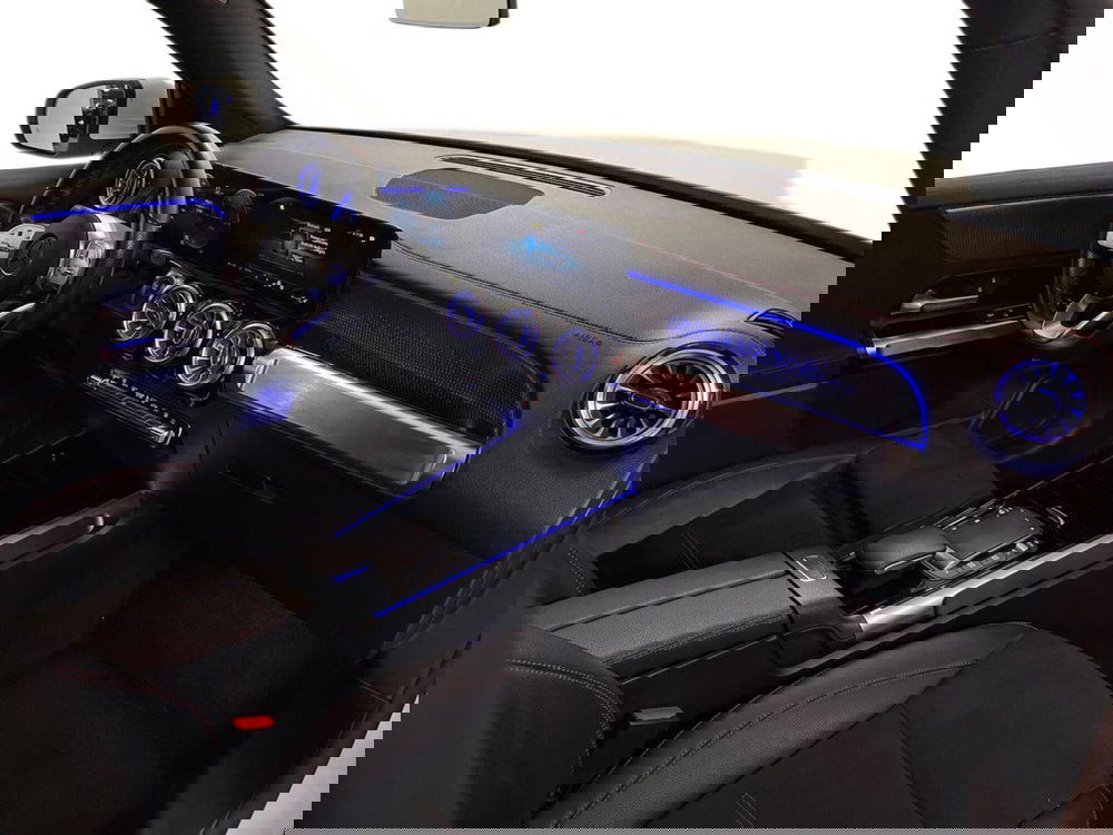 Mercedes-Benz EQB usata a Milano (15)