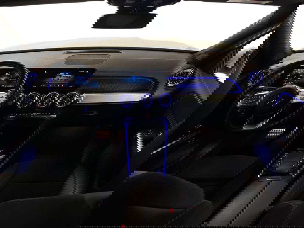 Mercedes-Benz EQB usata a Milano (9)