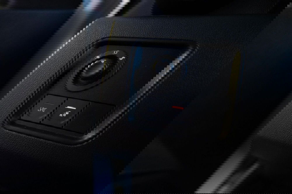 Dacia Duster usata a Torino (9)