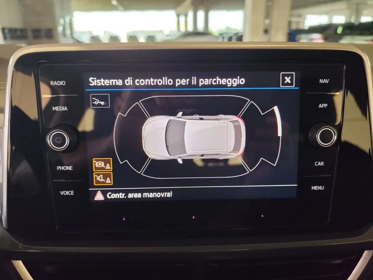 Volkswagen T-Roc usata a Monza e Brianza (13)