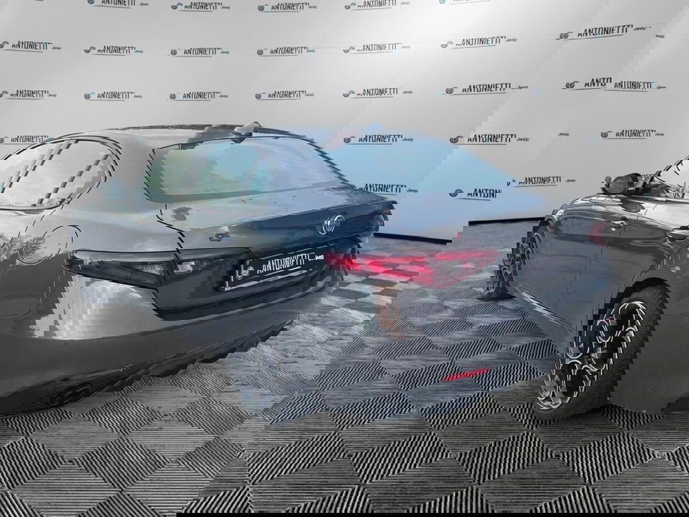 Alfa Romeo Giulia usata a Ancona (7)