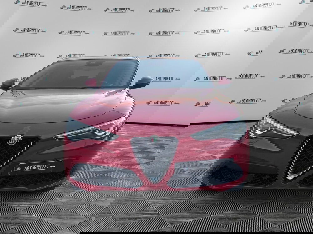 Alfa Romeo Stelvio usata a Ancona (2)