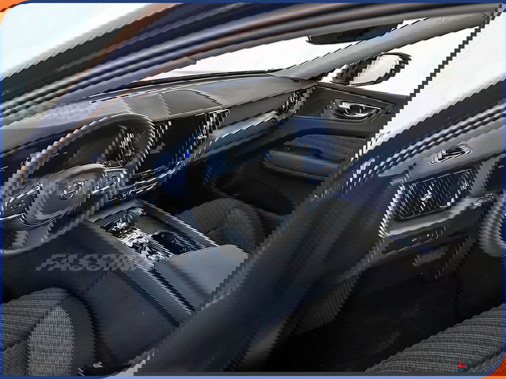 Volvo XC60 nuova a Milano (9)