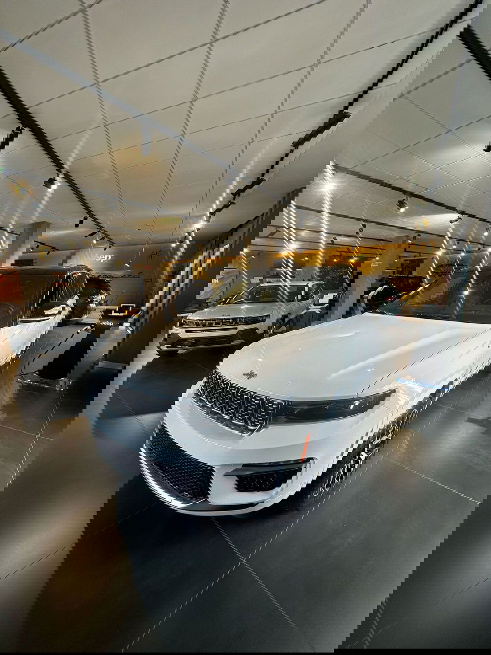 Jeep Grand Cherokee nuova a Lucca