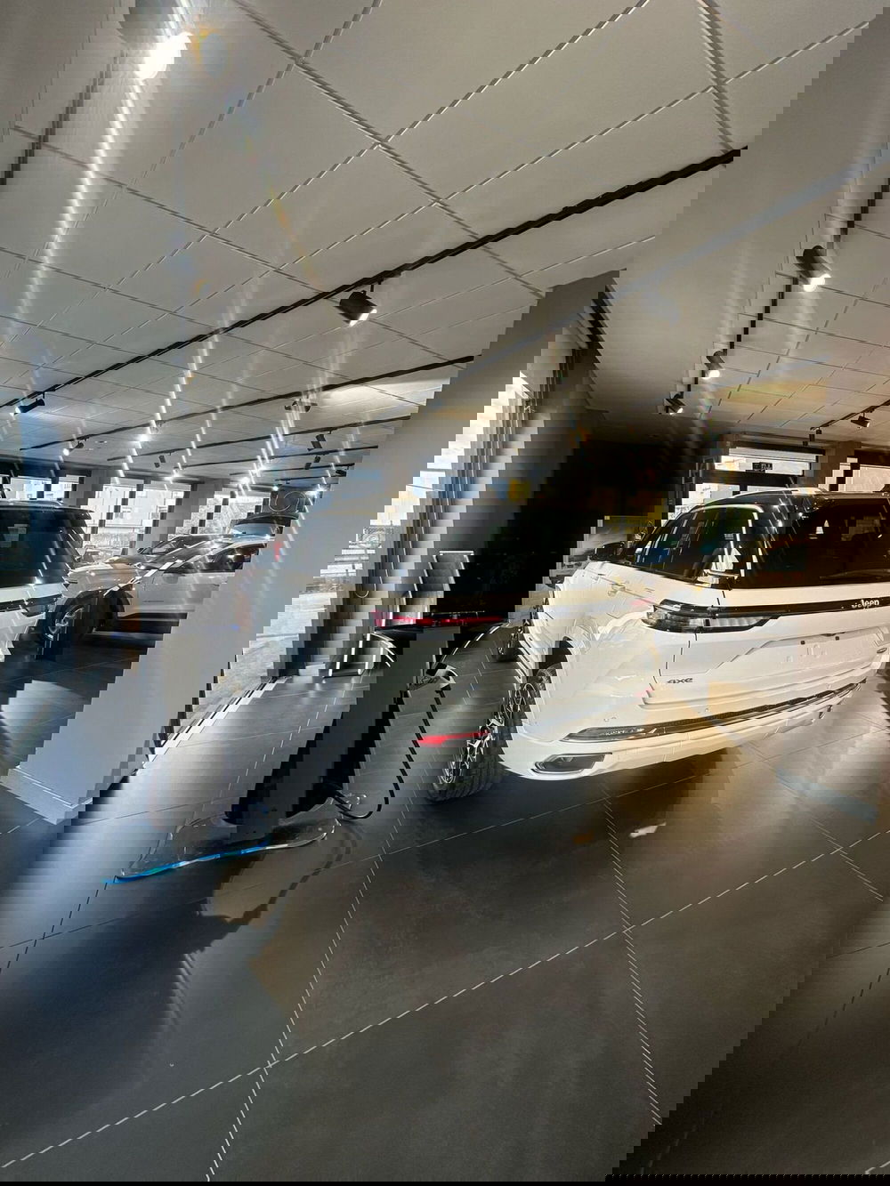 Jeep Grand Cherokee nuova a Lucca (4)