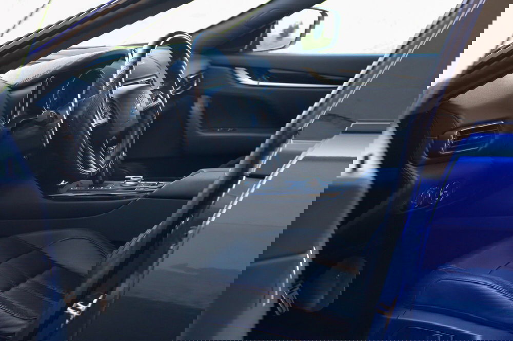 Maserati Levante usata a Milano (7)