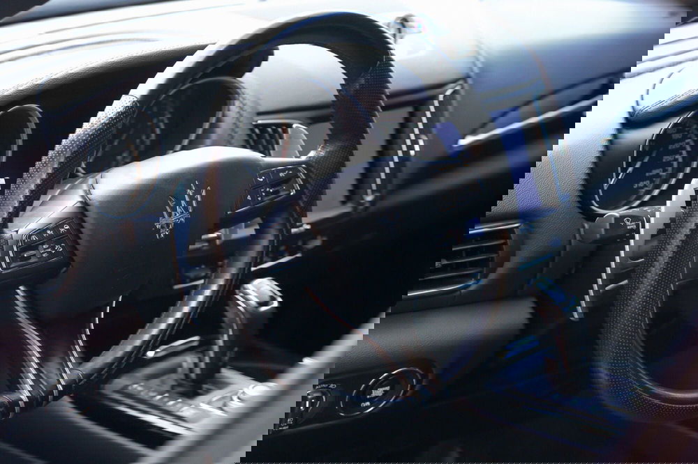 Maserati Levante usata a Milano (9)