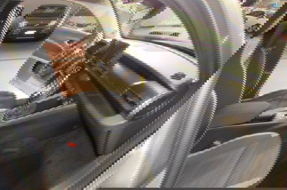 Jeep Avenger nuova a Milano (15)