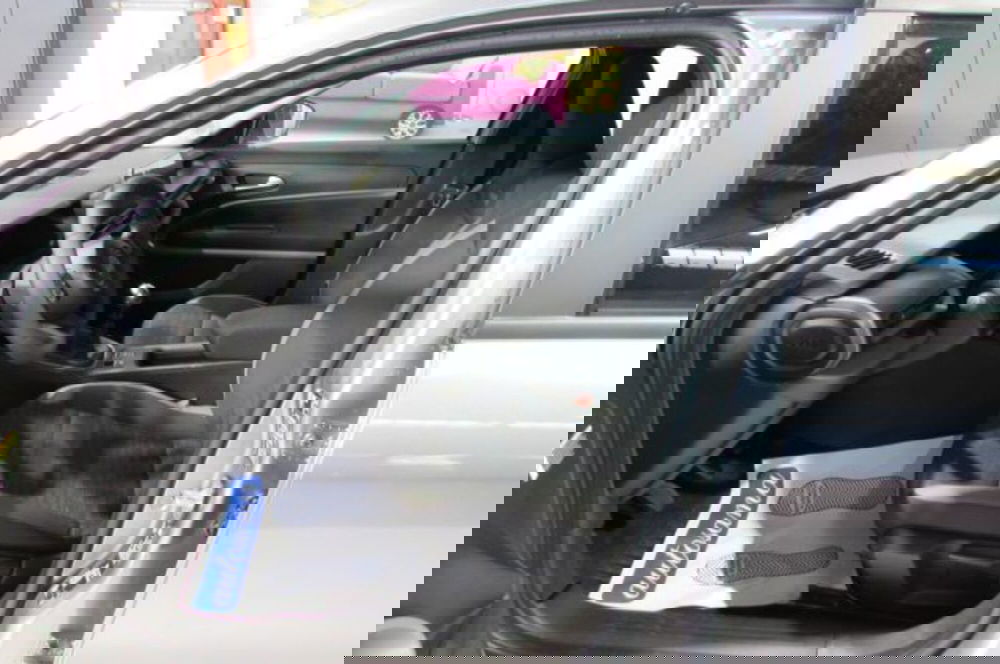 Jeep Avenger nuova a Milano (5)