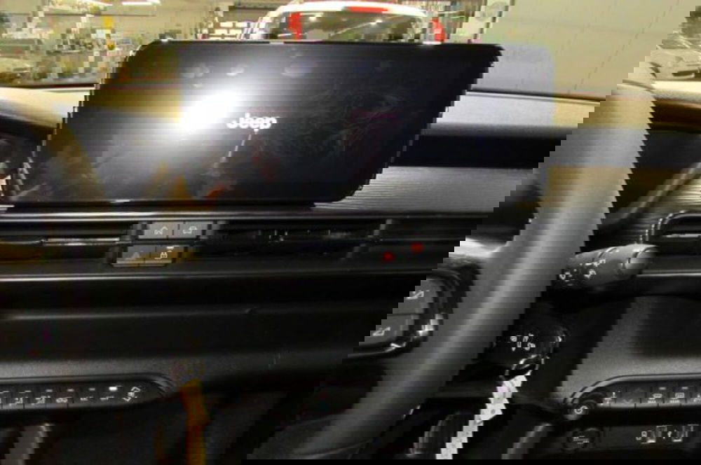 Jeep Avenger nuova a Milano (8)