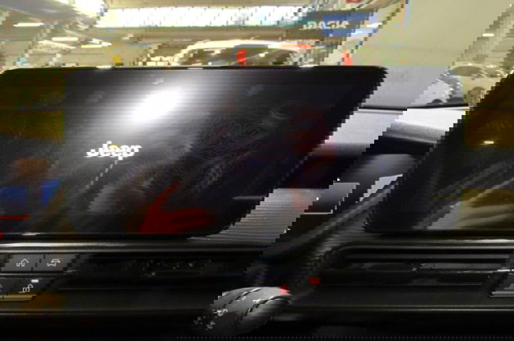 Jeep Avenger nuova a Milano (9)