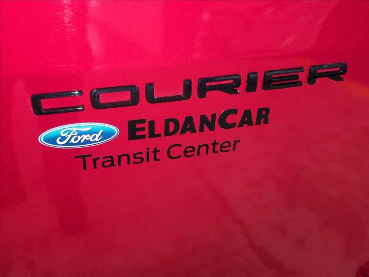 Ford Transit Courier nuova a Milano (11)