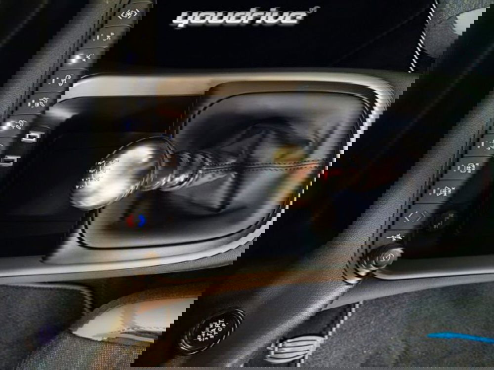 Jeep Avenger nuova a Napoli (16)