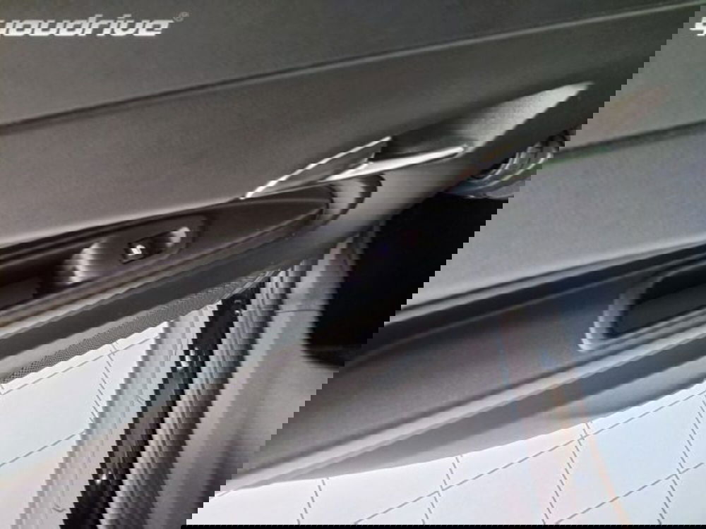 Jeep Avenger nuova a Napoli (18)