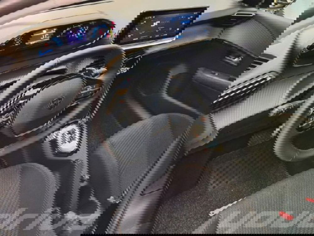 Peugeot 208 nuova a Napoli (10)