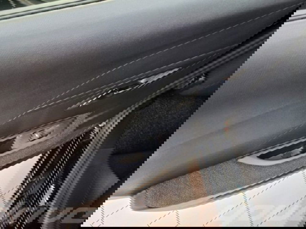 Peugeot 208 nuova a Napoli (19)