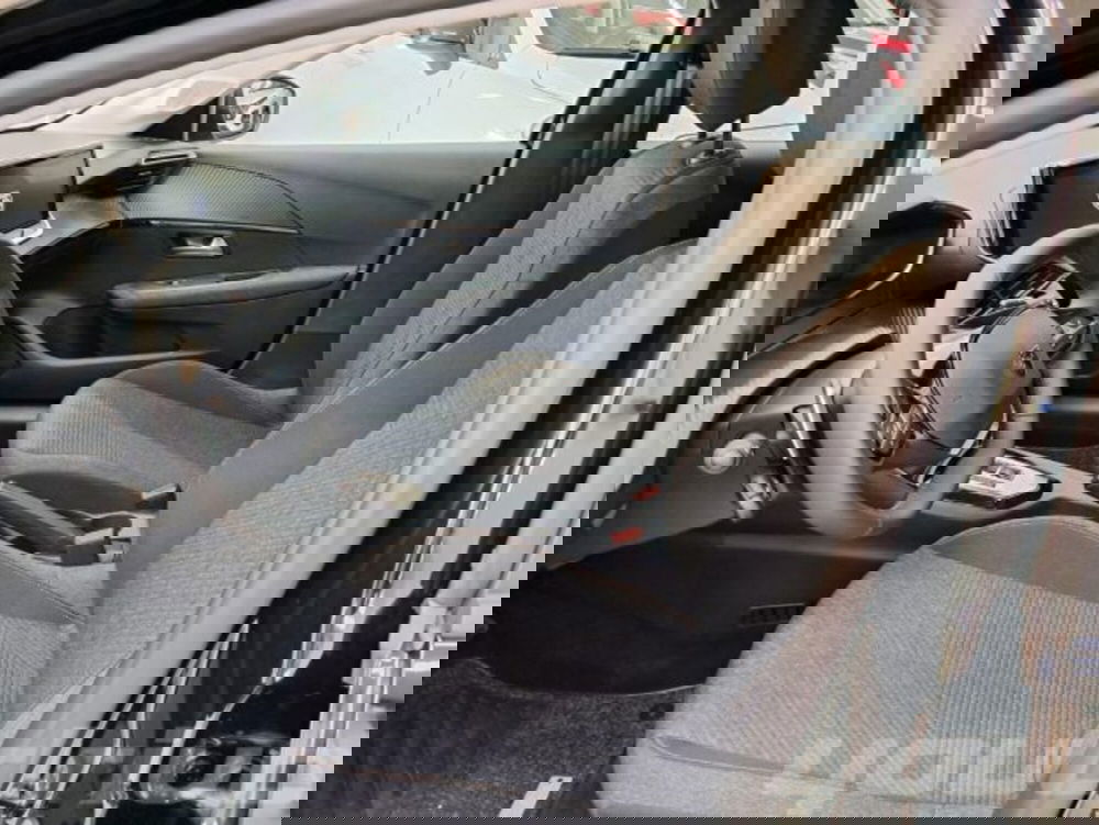 Peugeot 208 nuova a Napoli (8)