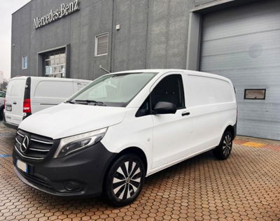 Mercedes-Benz Vito furgone 119 cdi compact Pro 4x4 9G-tronic del 2022 usata a Filago