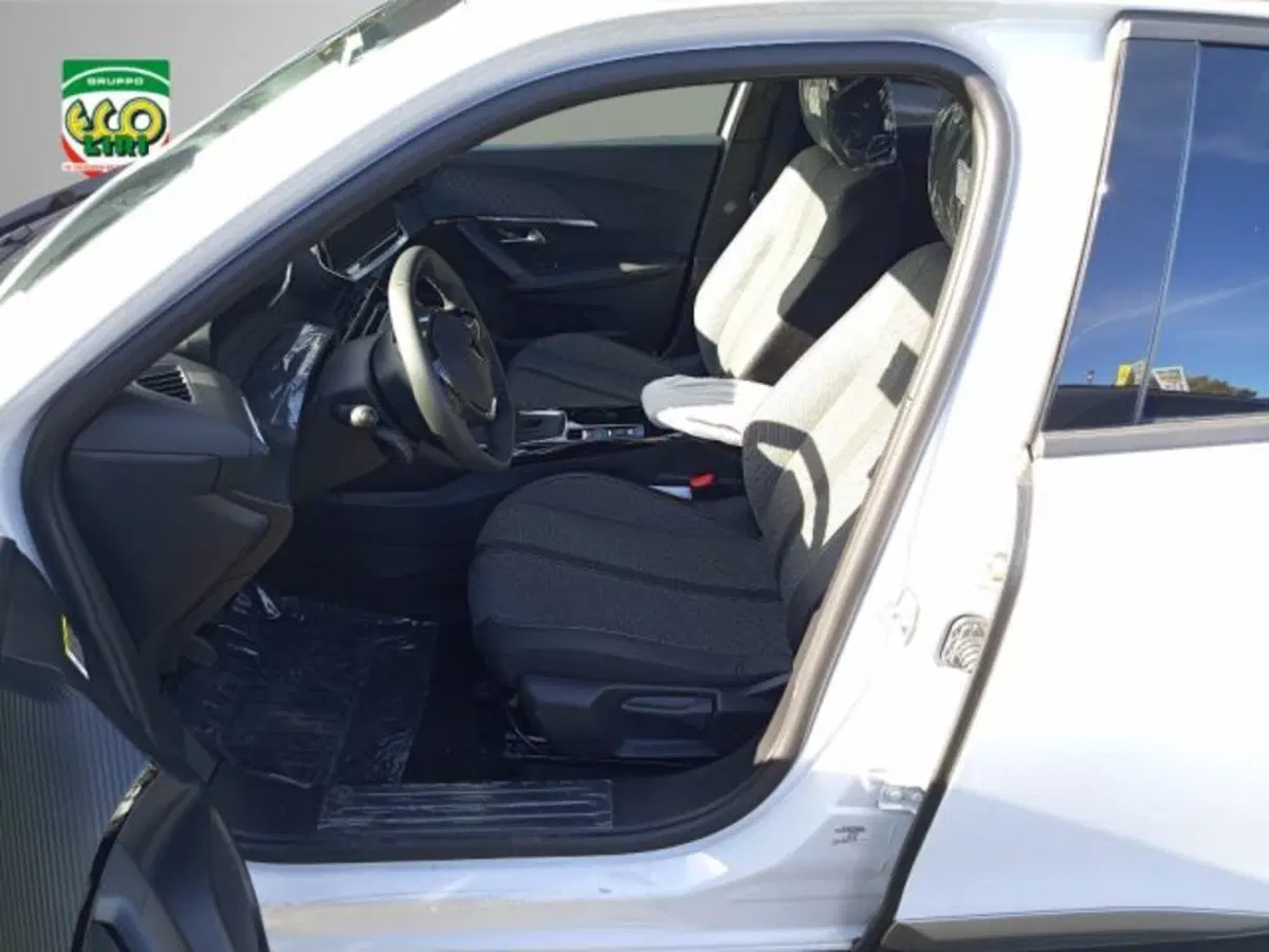 Peugeot 2008 nuova a Frosinone (7)