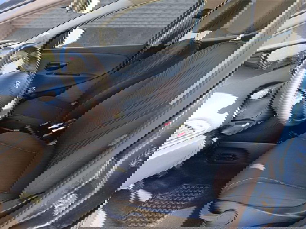 Lancia Ypsilon usata a Bari (11)