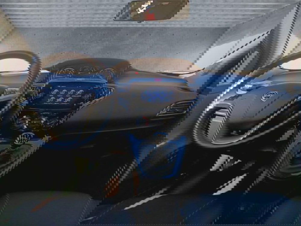 Lancia Ypsilon usata a Bari (13)