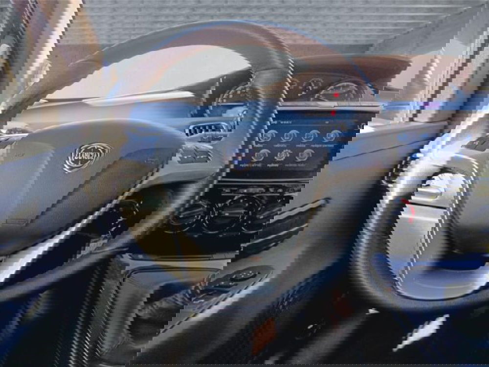 Lancia Ypsilon usata a Bari (14)