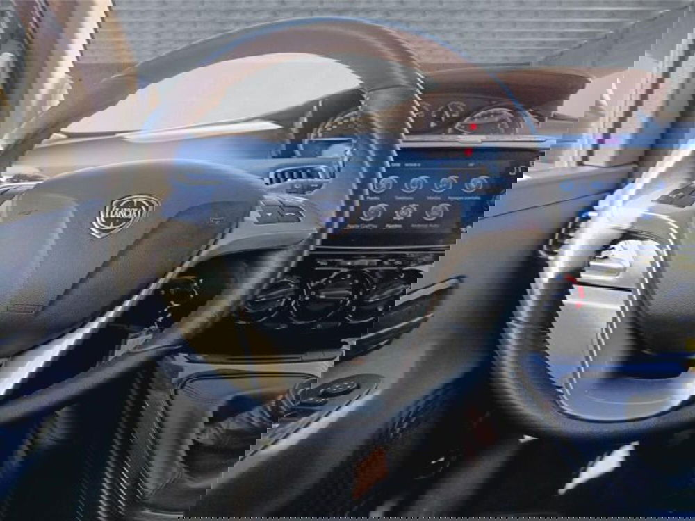 Lancia Ypsilon usata a Bari (15)
