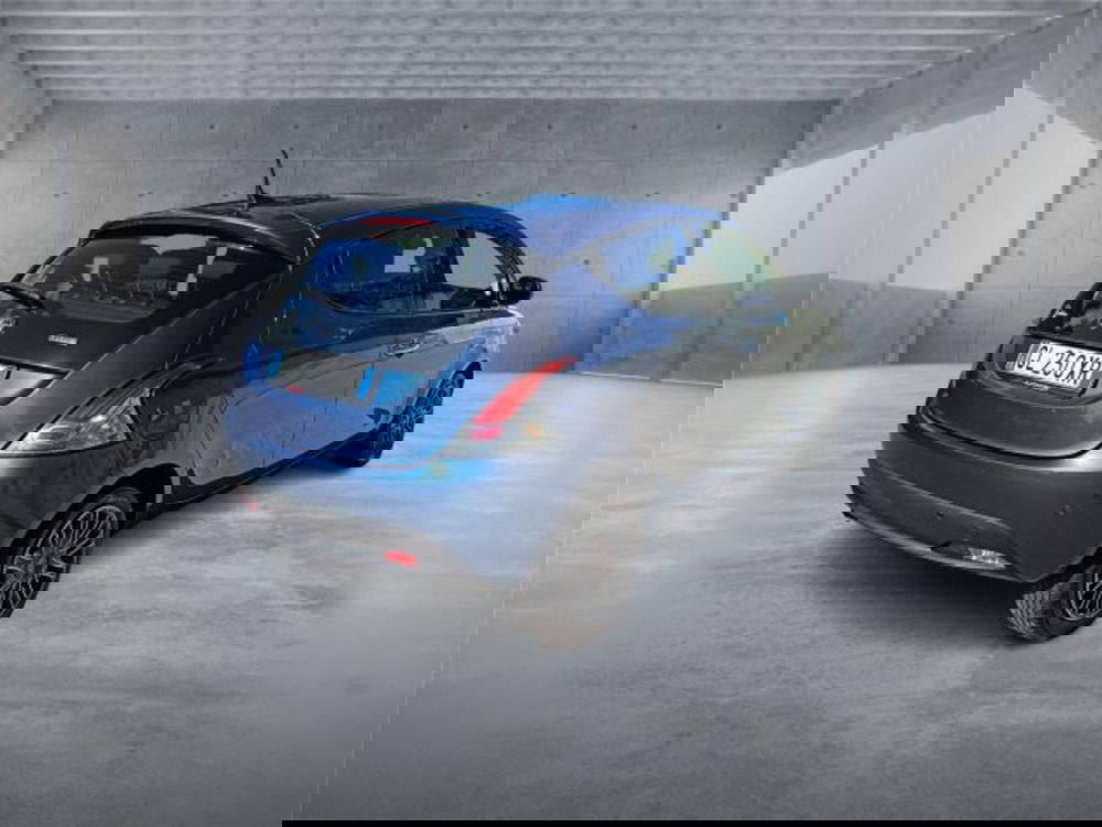 Lancia Ypsilon usata a Bari (6)