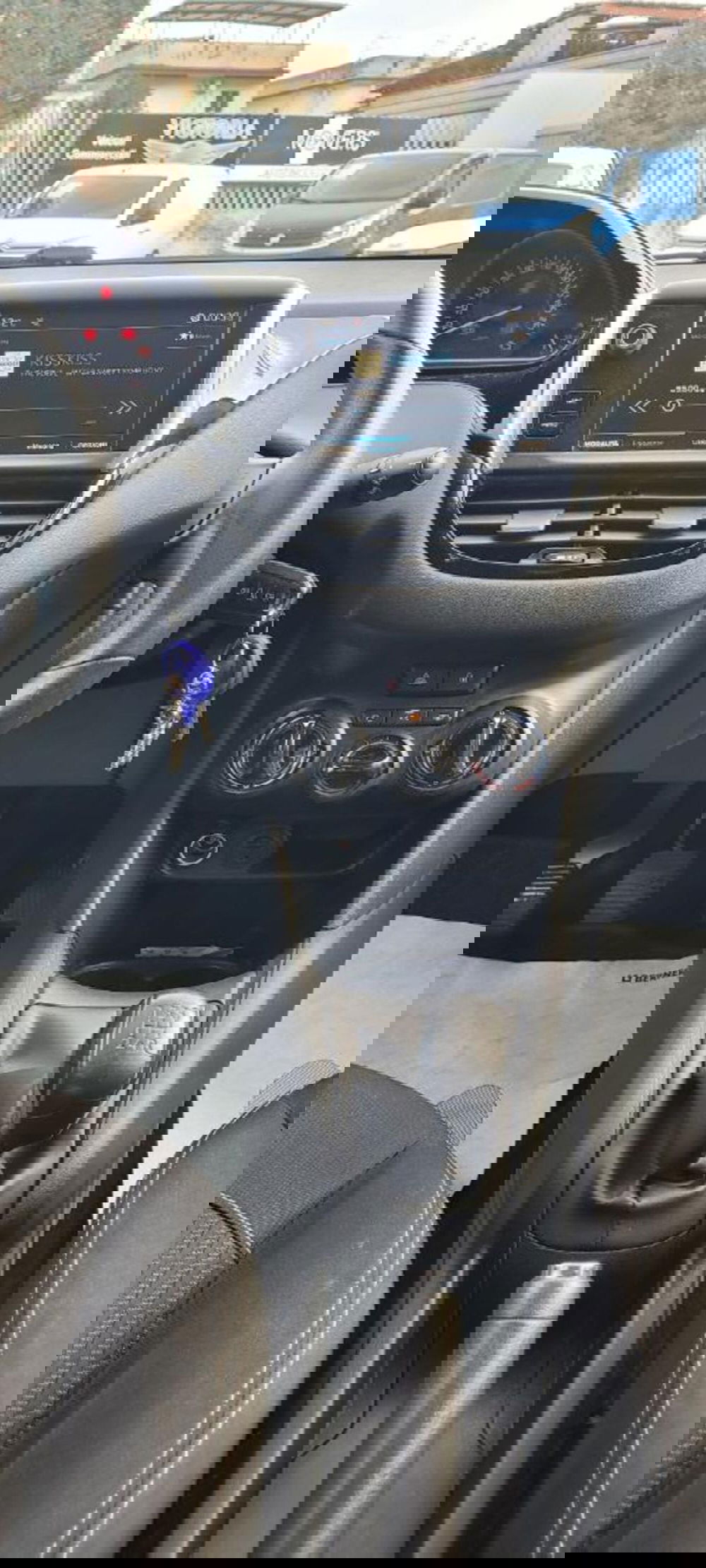 Peugeot 208 usata a Napoli (9)