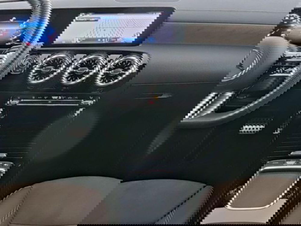 Mercedes-Benz CLA Shooting Brake usata a Milano (8)