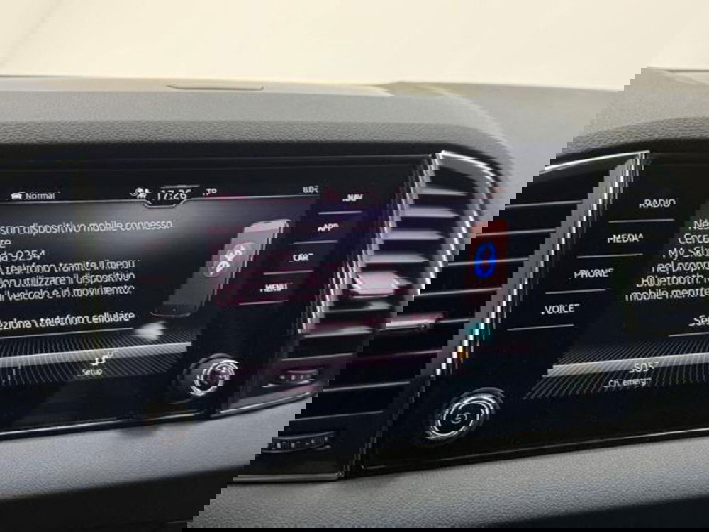 Skoda Karoq usata a Como (14)