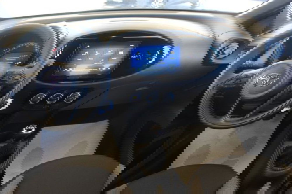 Toyota Aygo X nuova a Roma (4)