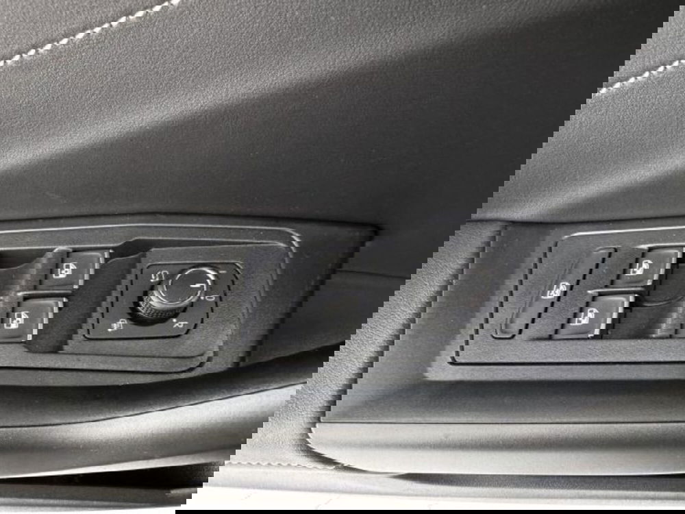 Volkswagen T-Roc nuova a Vicenza (13)