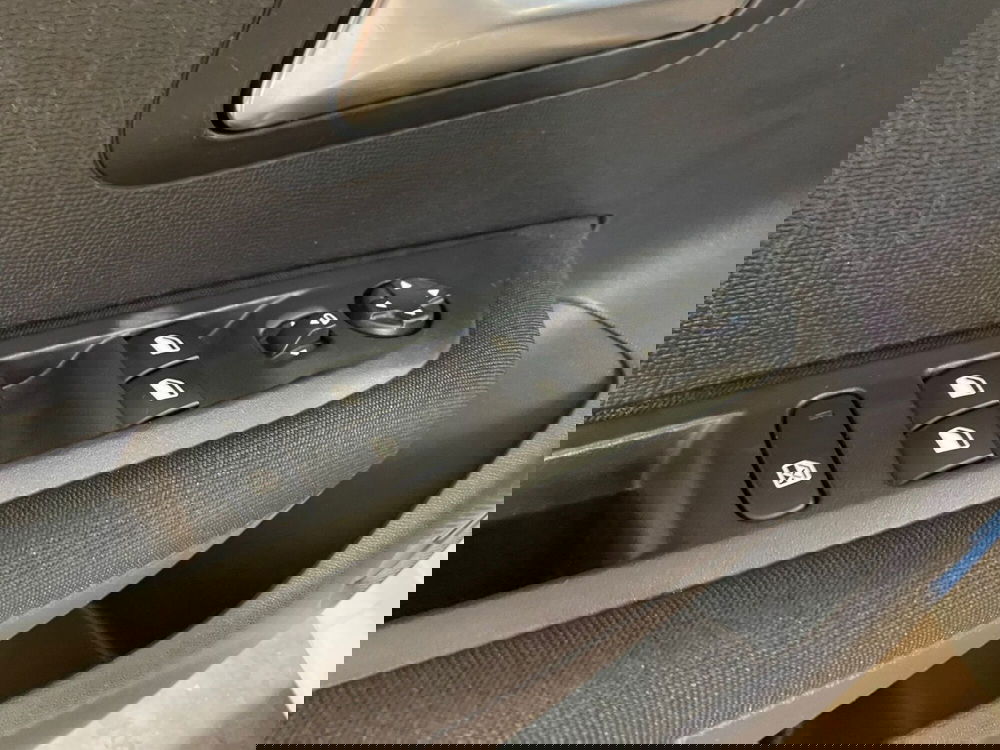 Peugeot 208 nuova a Bari (11)