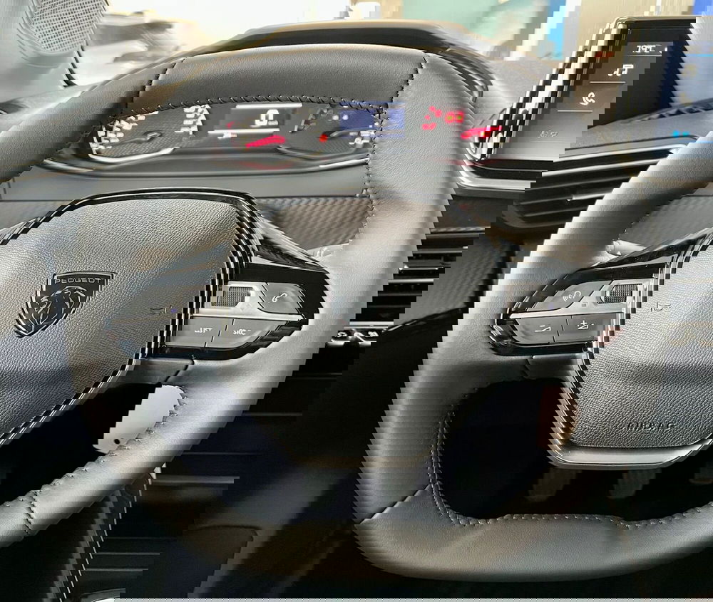 Peugeot 208 nuova a Bari (15)