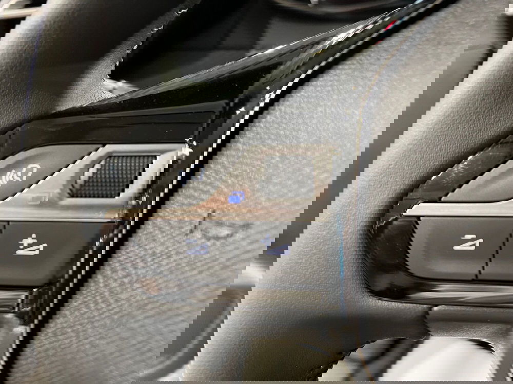 Peugeot 208 nuova a Bari (16)