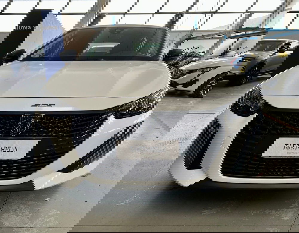 Peugeot 208 nuova a Bari (2)