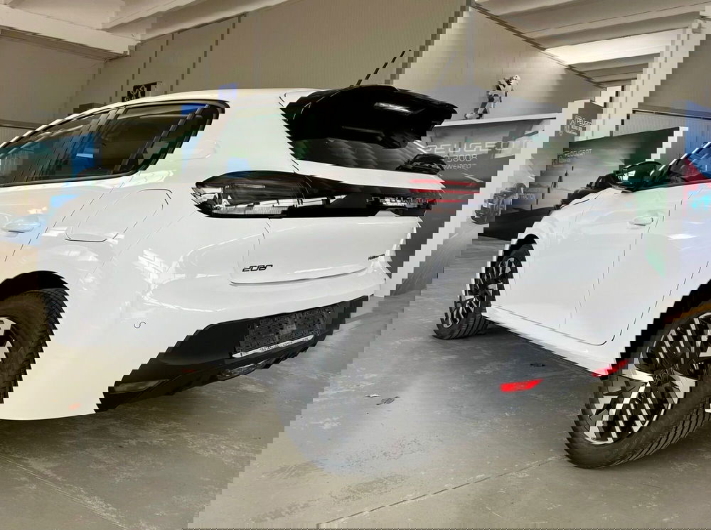 Peugeot 208 nuova a Bari (6)