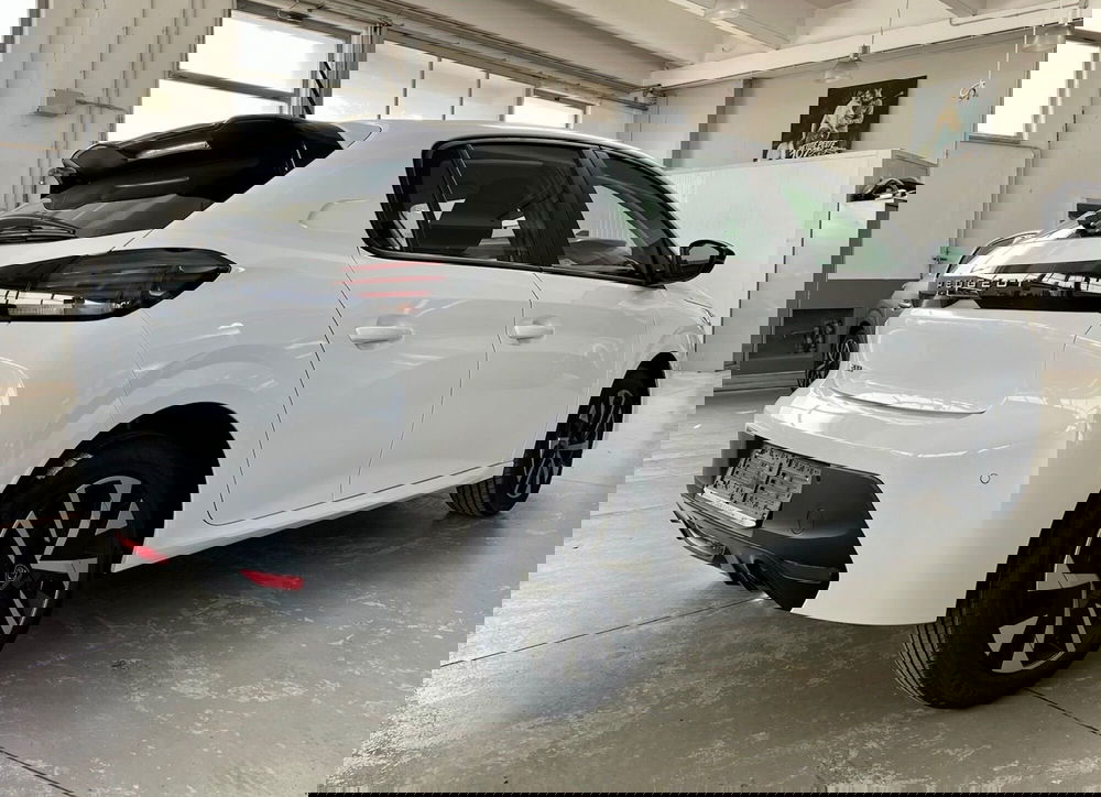 Peugeot 208 nuova a Bari (8)